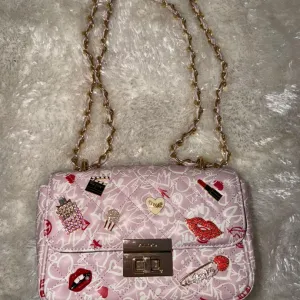 neobična ALDO torbica