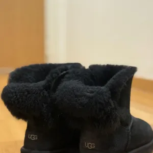crne UGG čizmice (original)