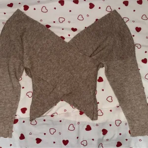 NOVA bluza gola ramena M/L