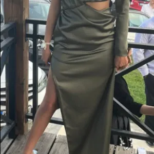 Svečana maslinasto zelena haljina