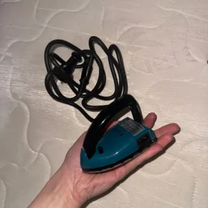 NOVA putna mini pegla