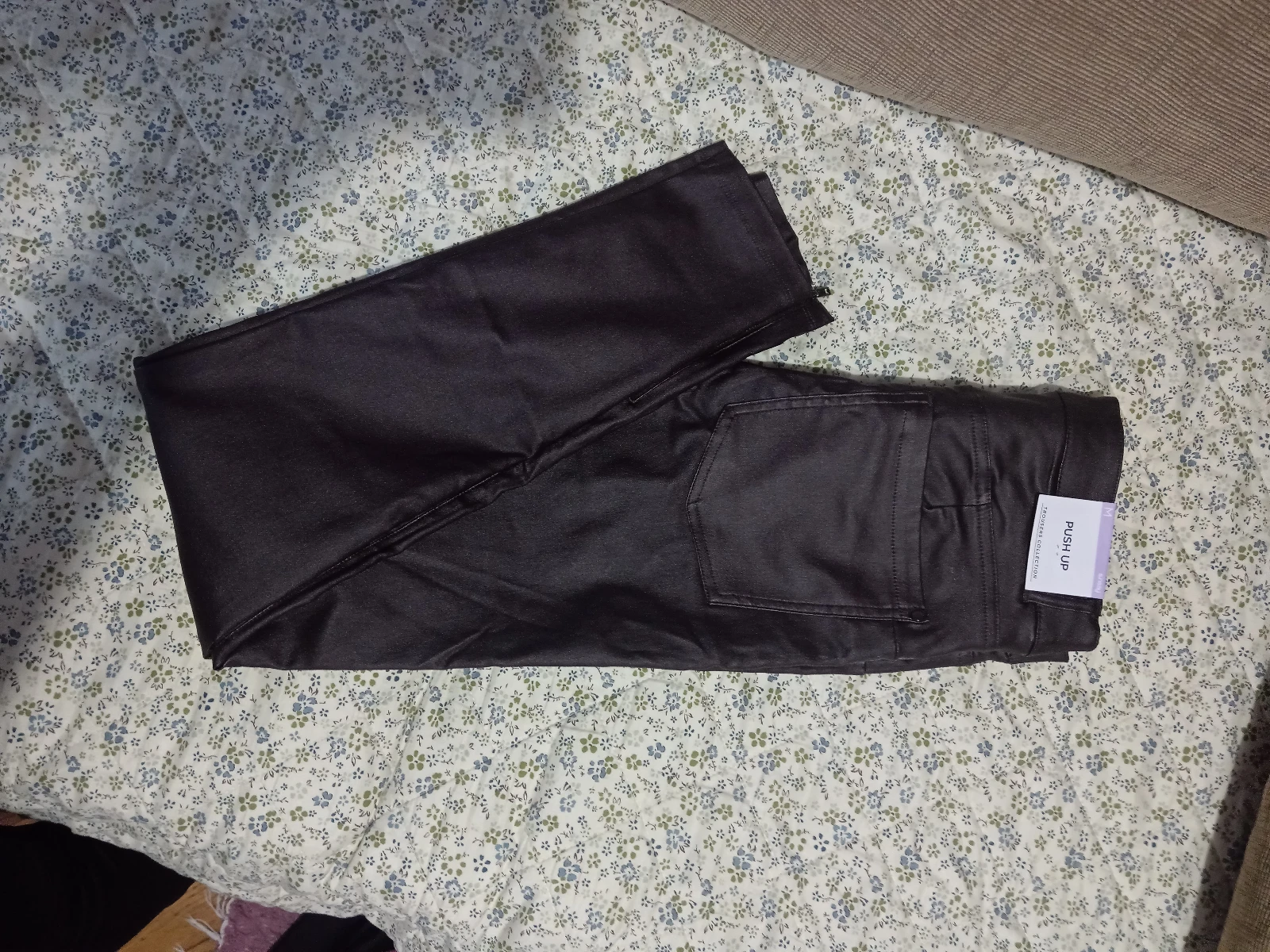 Sinsay kožne pantalone