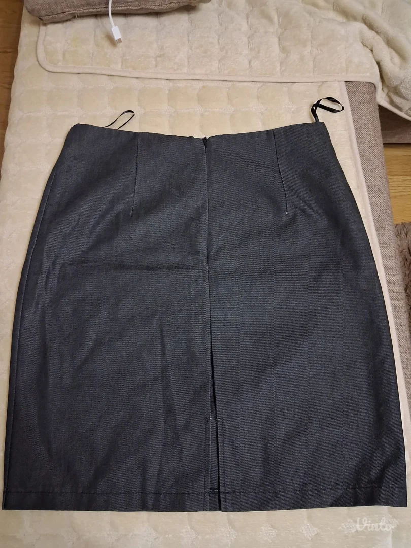 Crni elegantni zenski komplet