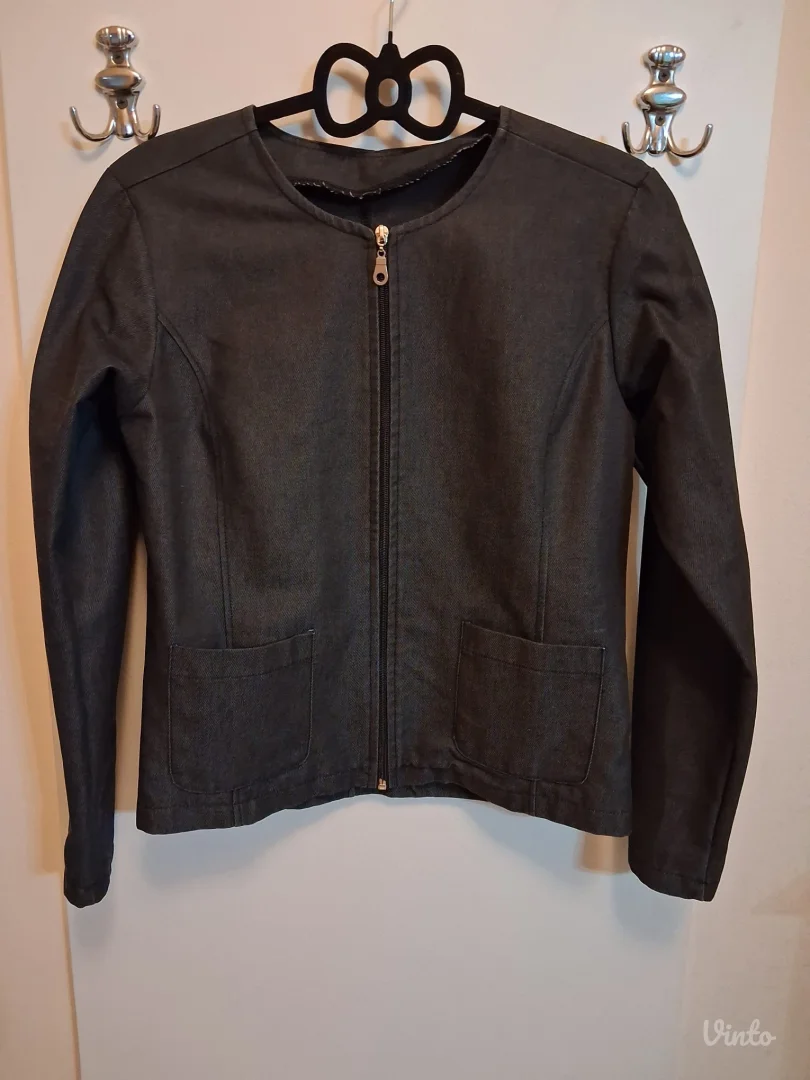 Crni elegantni zenski komplet