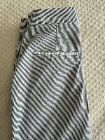 Zara pantalone na sitne pruge
