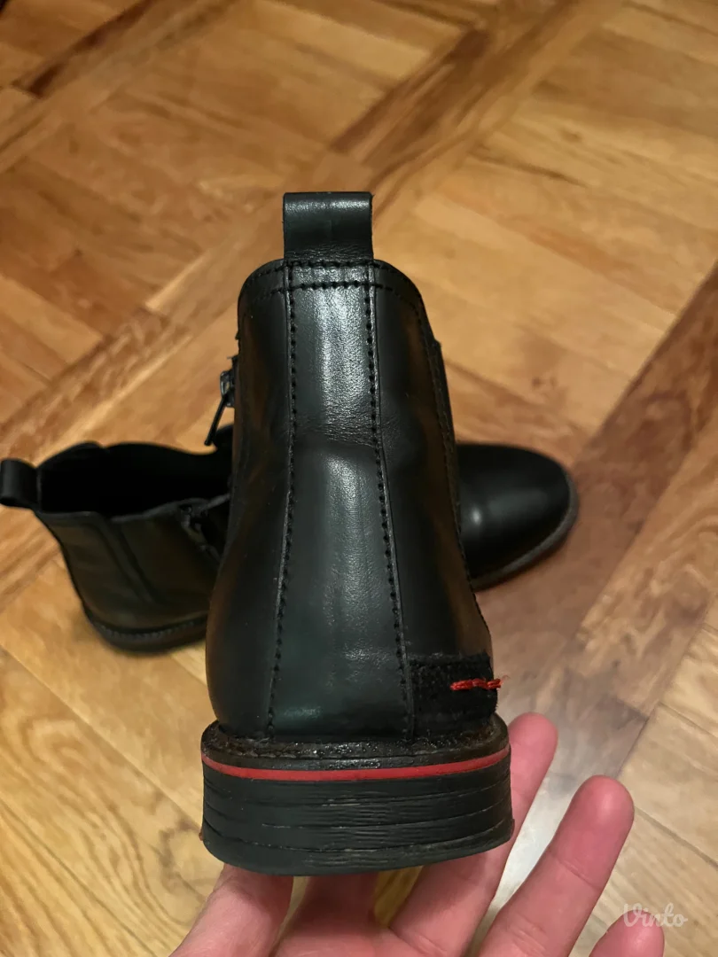 Poluduboke crne muške cipele od kože