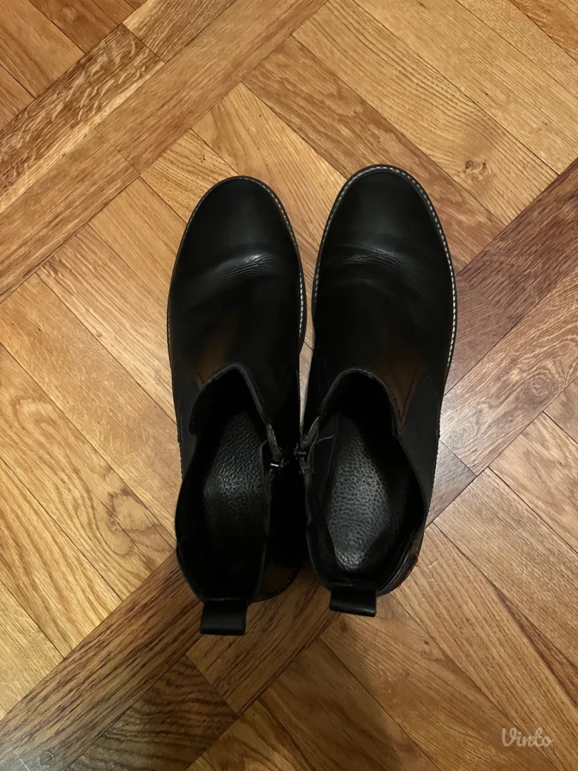 Poluduboke crne muške cipele od kože