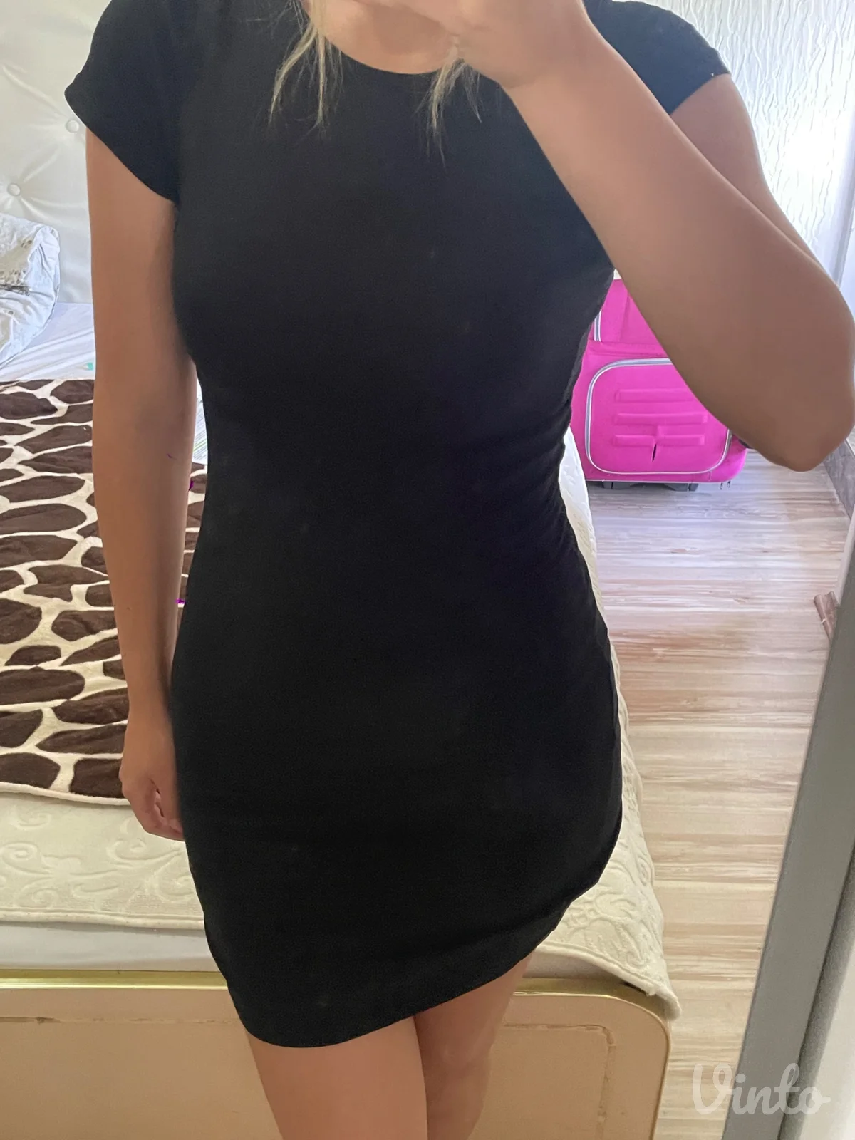Crna kratka haljina