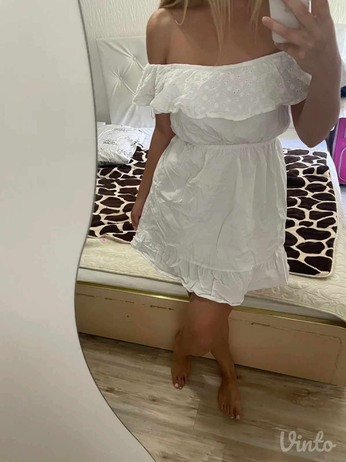 Bela haljina