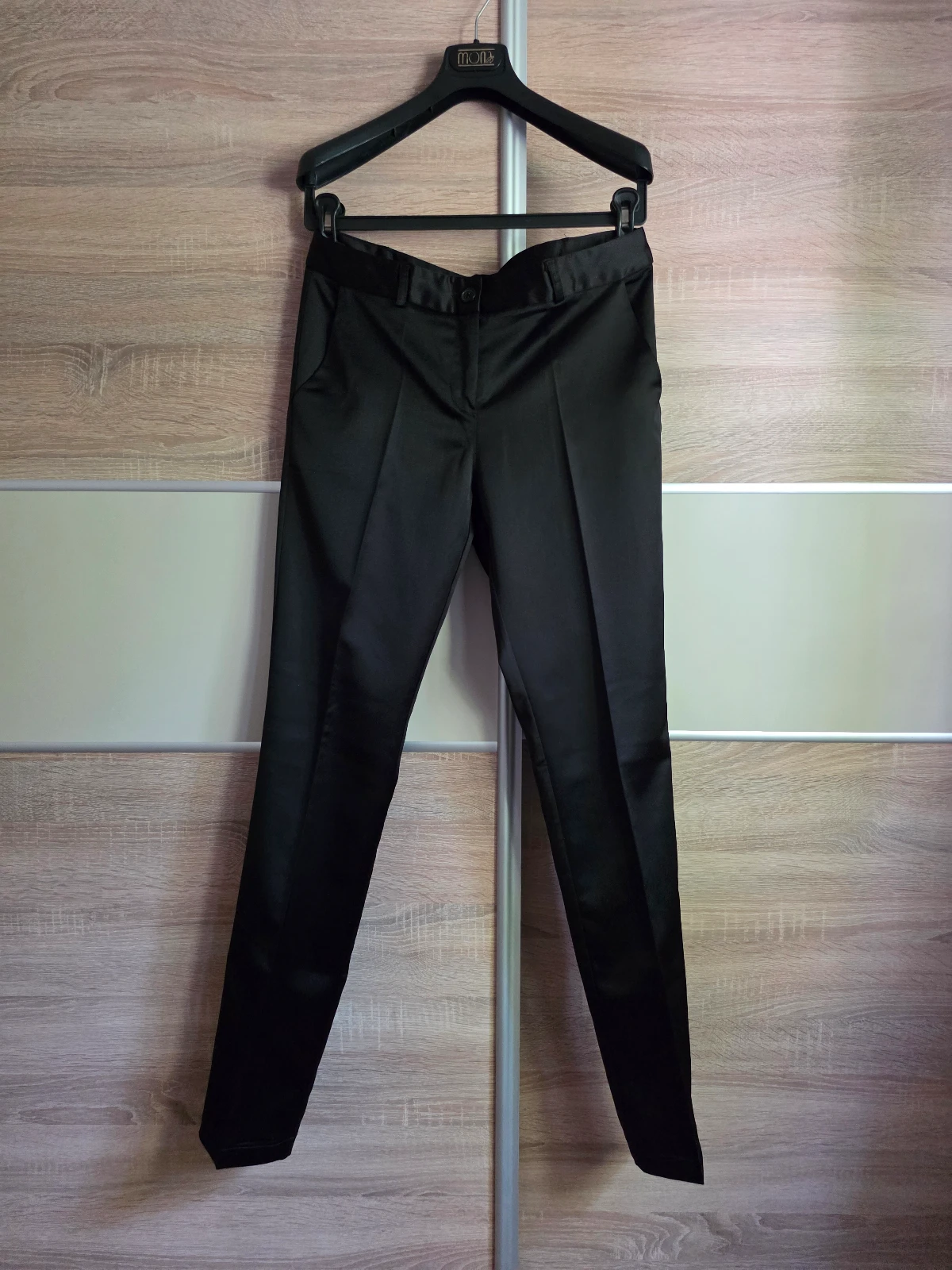 Crne pantalone