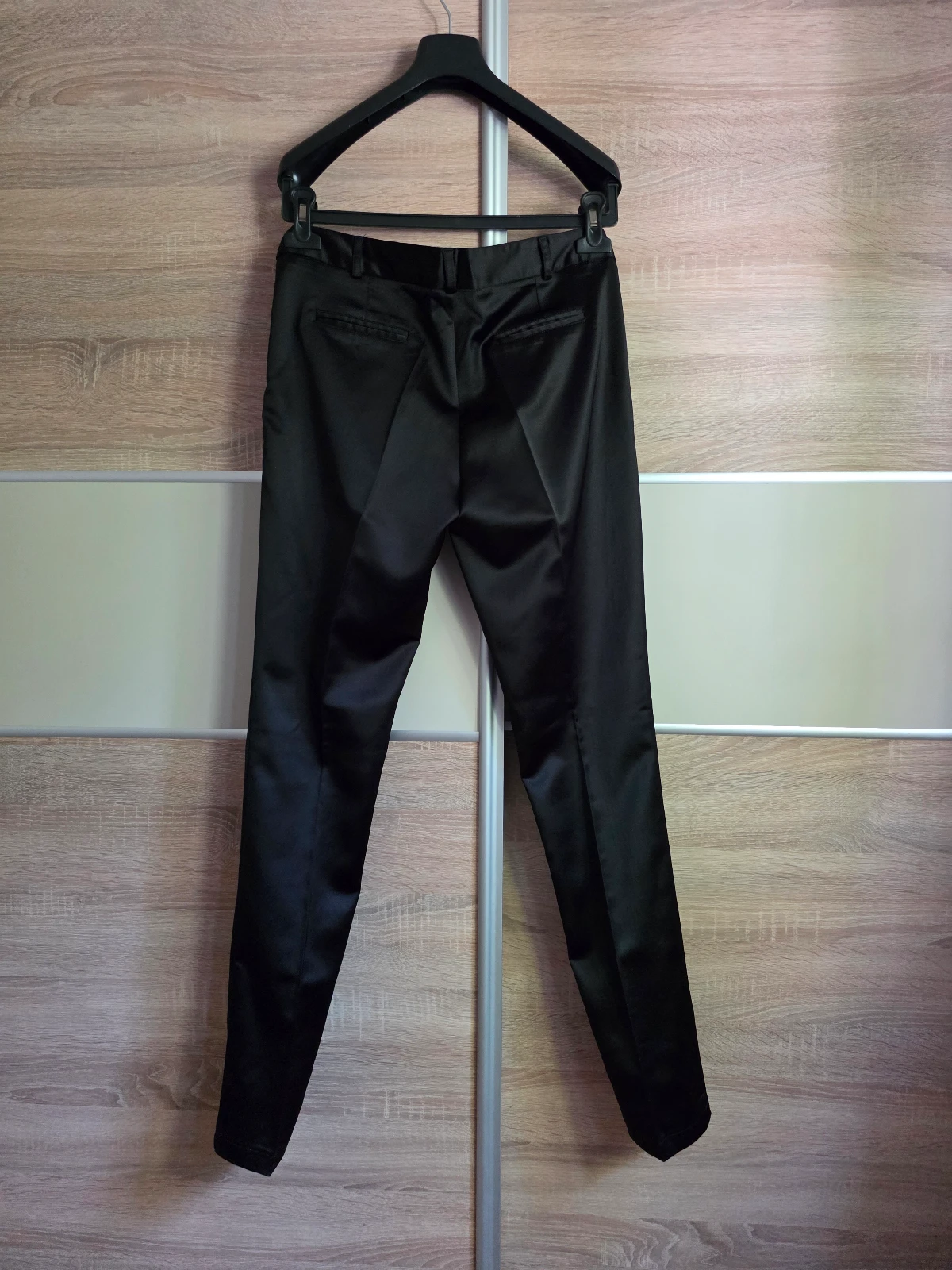 Crne pantalone