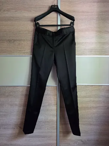 Crne pantalone