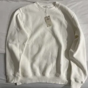 Beli muski duks (M) sa etiketom iz Reserved