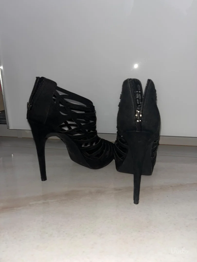 Stikle sandale 39 veličina