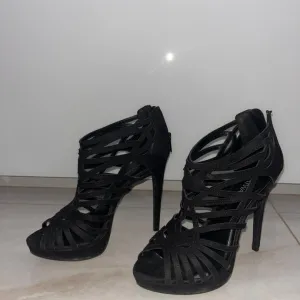 Stikle sandale 39 veličina