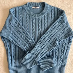 Reserved - plavi dzemper