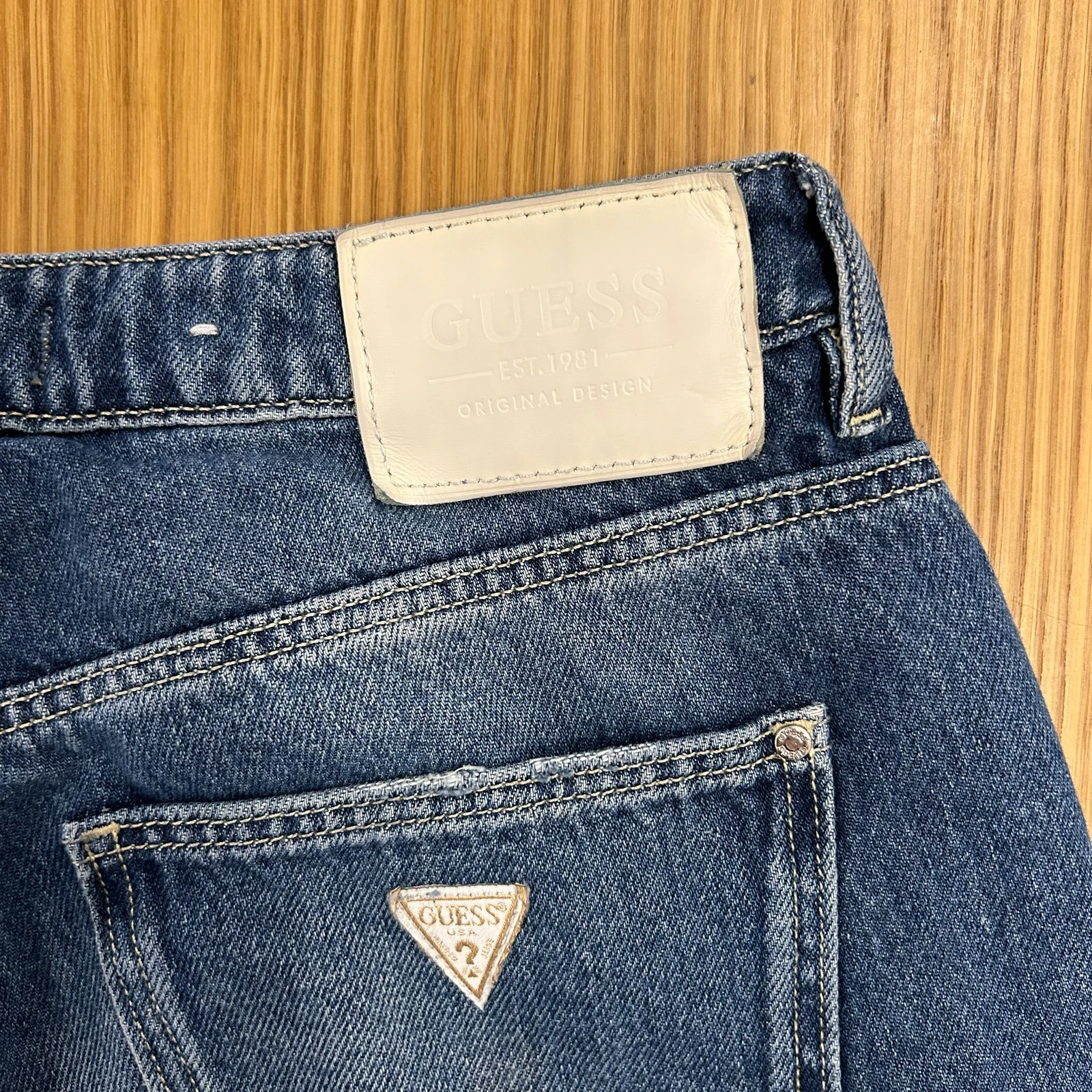 Guess - mom jeans farmerke