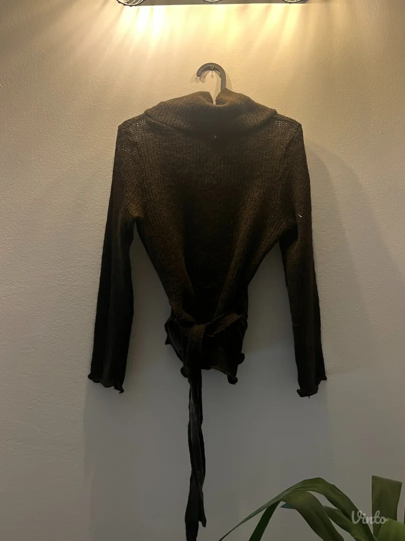 Braon džemper sa pojasom