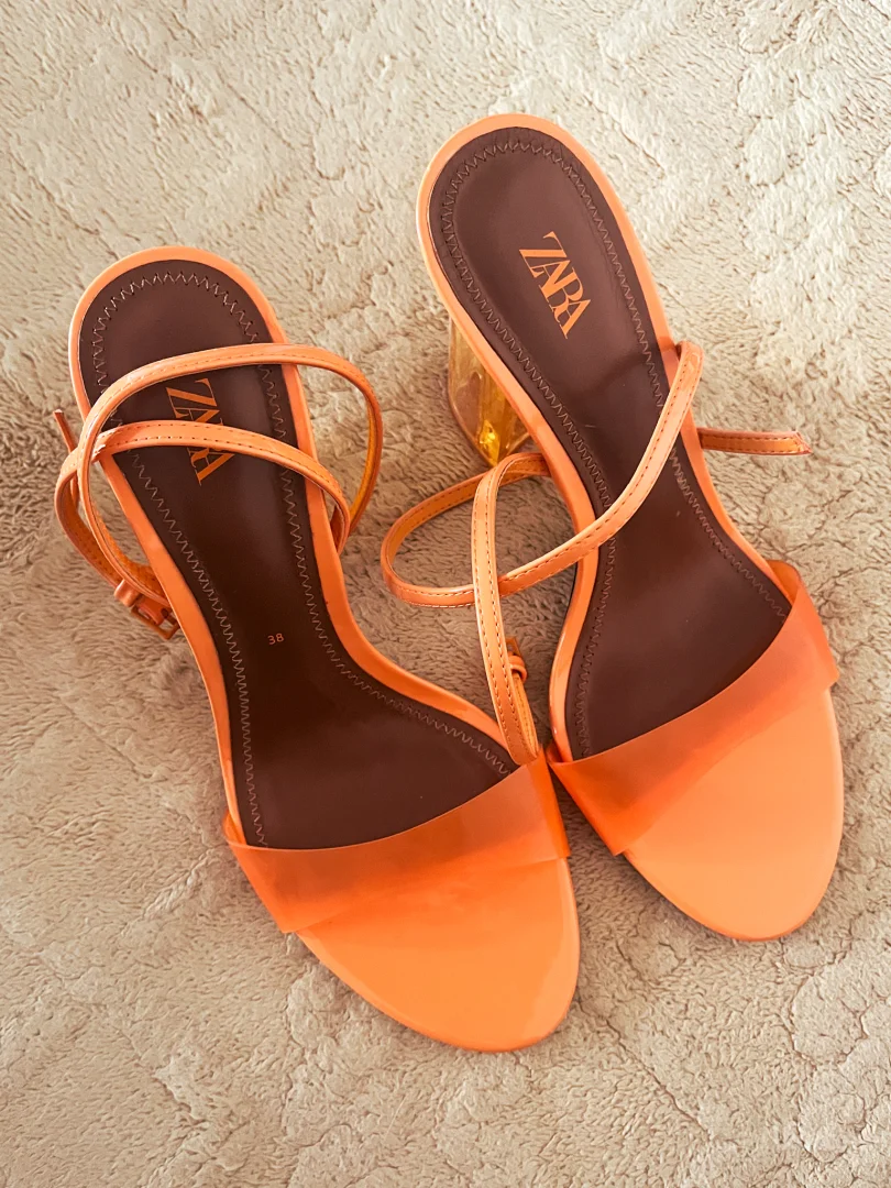 ZARA vinil sandale