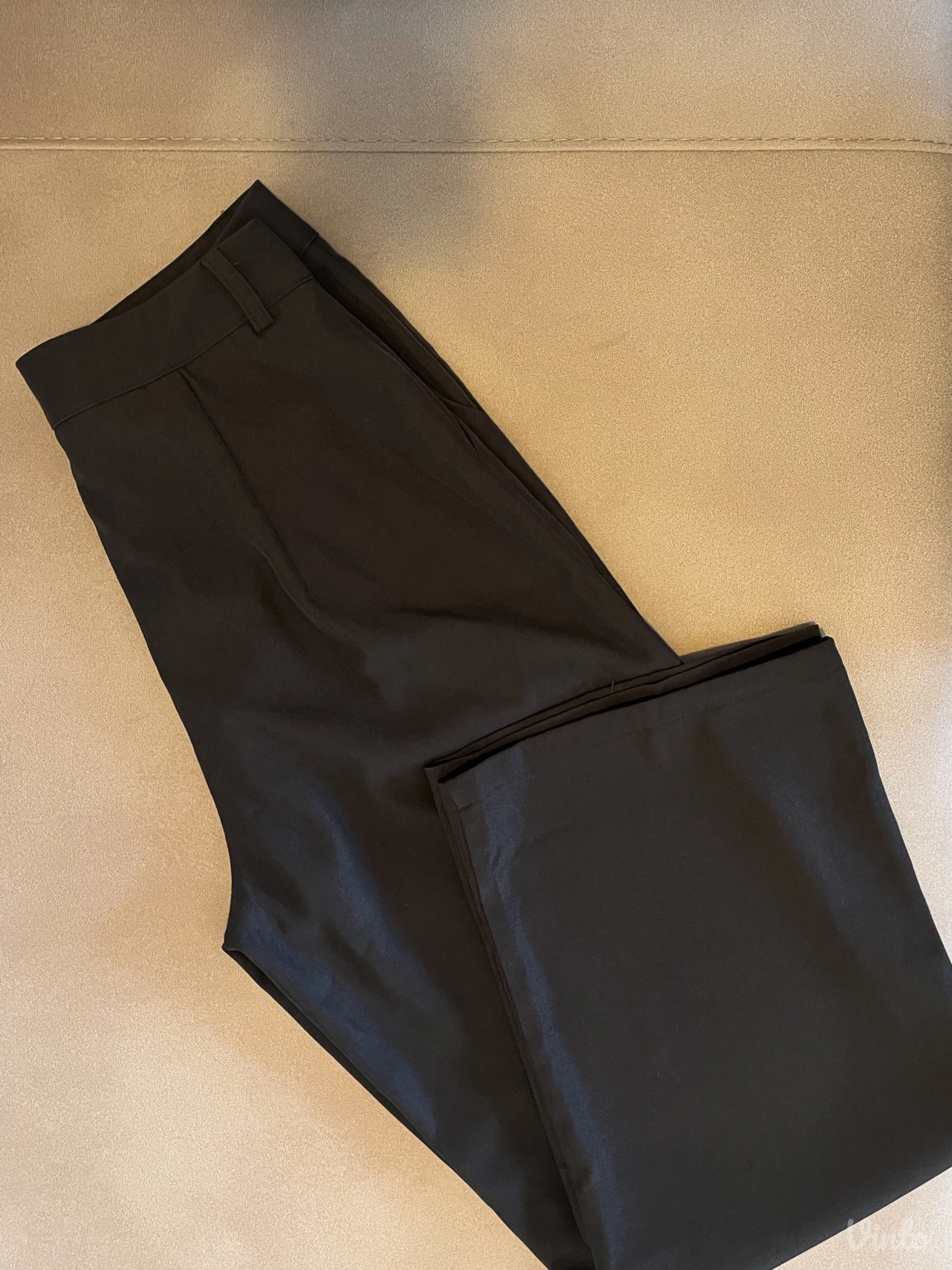 Elegantne sive pantalone širokih nogavica NOVE
