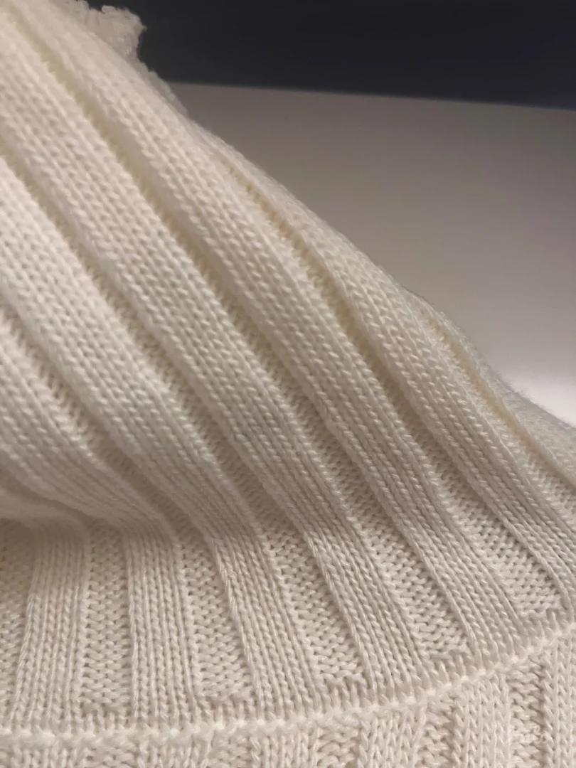 Džemper rolka sa zvonastim rukavima