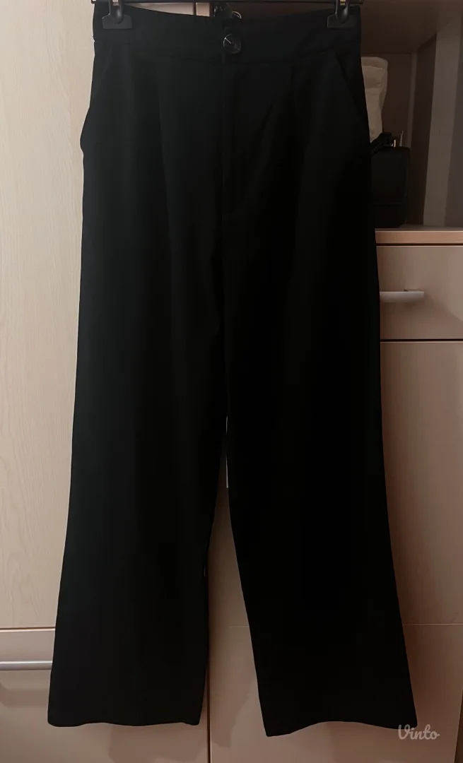 Stradivarius pantalone širokih nogavica