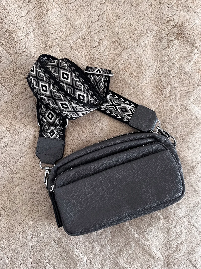 NOVA siva torbica od eko kože