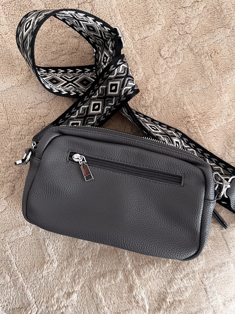 NOVA siva torbica od eko kože