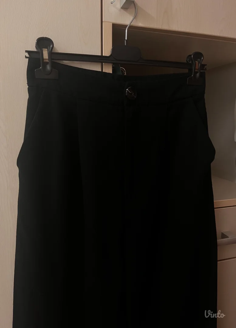 Stradivarius pantalone širokih nogavica