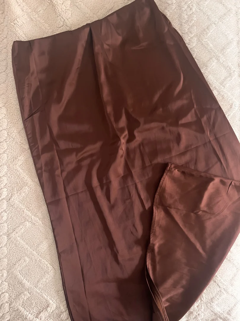 Satenska midi suknja