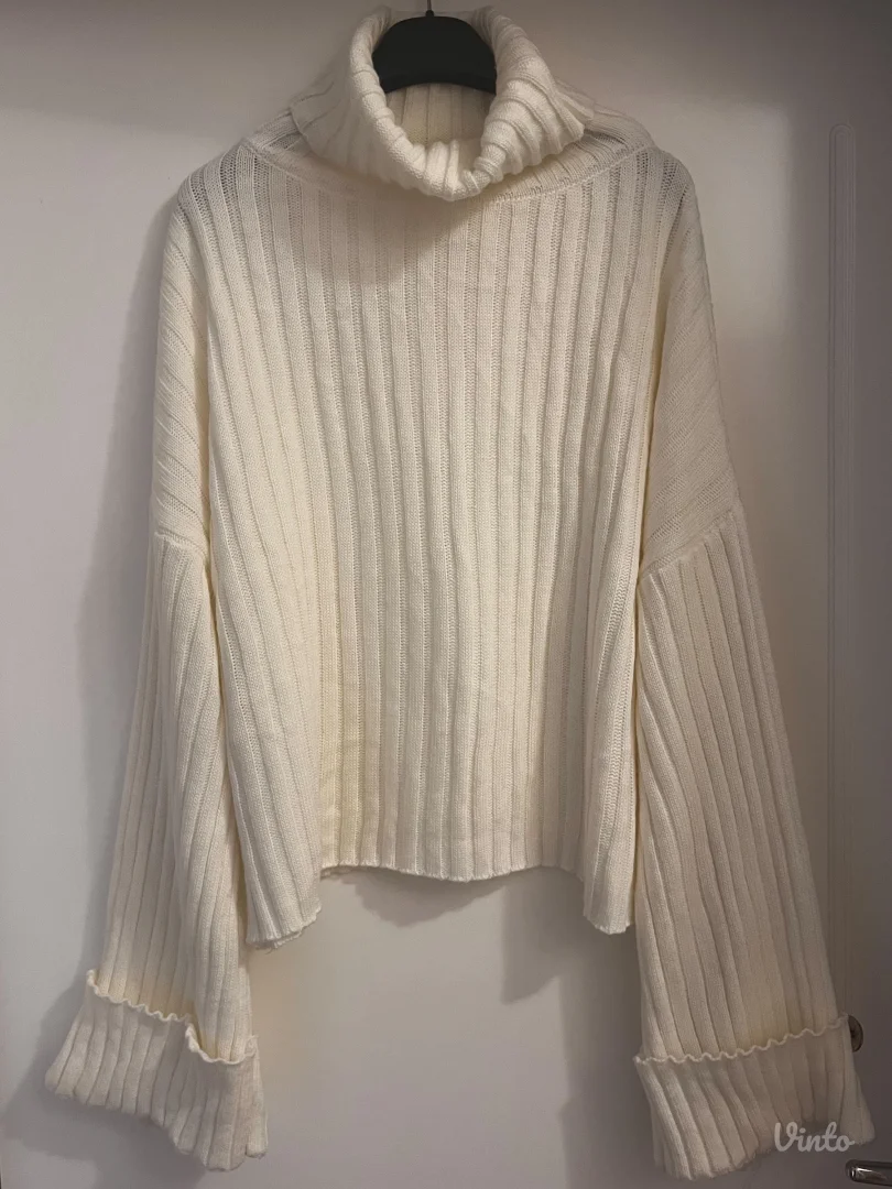 Džemper rolka sa zvonastim rukavima