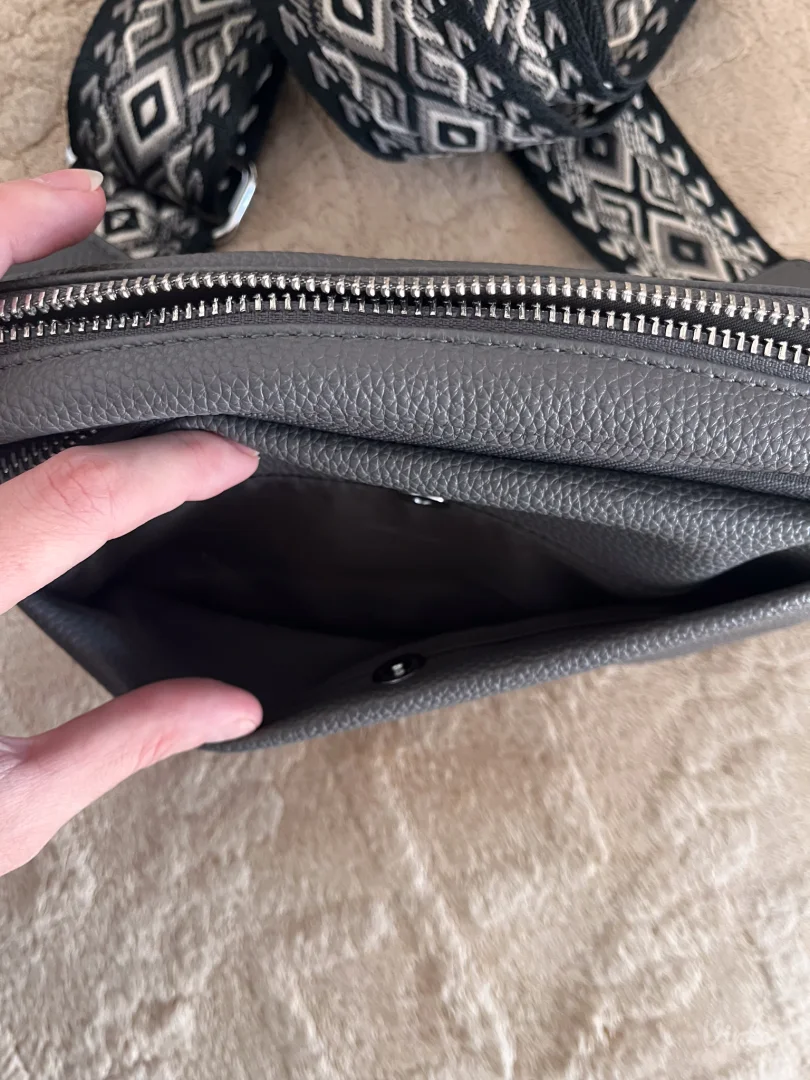 NOVA siva torbica od eko kože