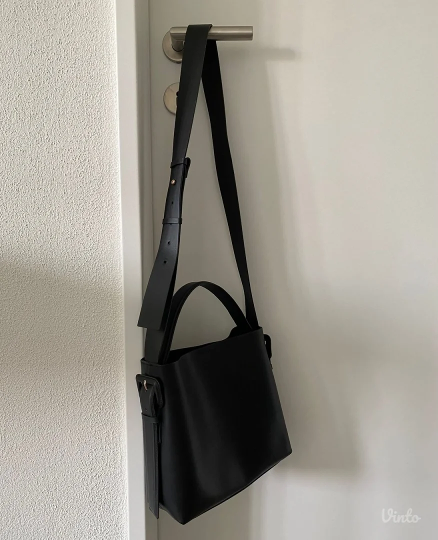 H&M minimalistička crossbody tašna