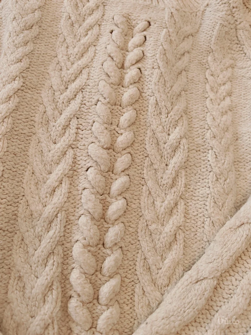 Stradivarius pleteni džemper