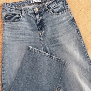 ZARA farmerice ravnih nogavica