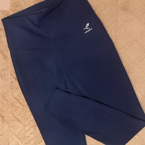 LOT 3 para novih helanki za trening