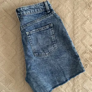 H&M basic teksas šorts S