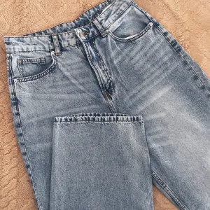 H&M baggy farmerice ravnih nogavica