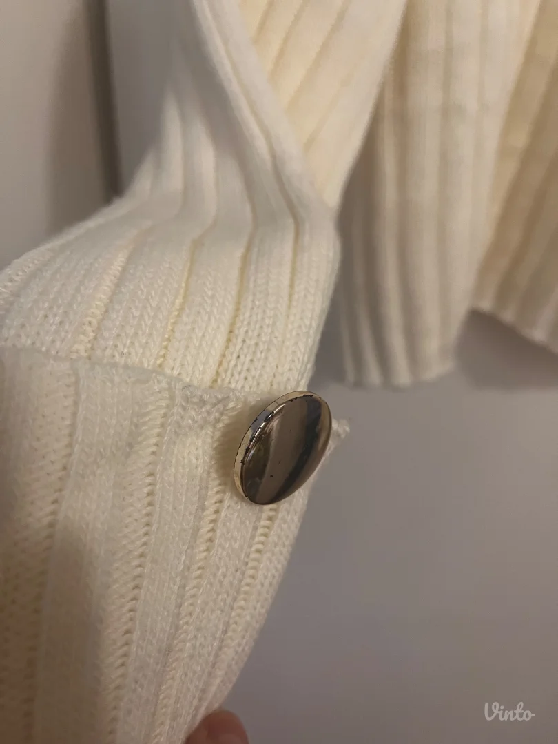 Džemper rolka sa zvonastim rukavima