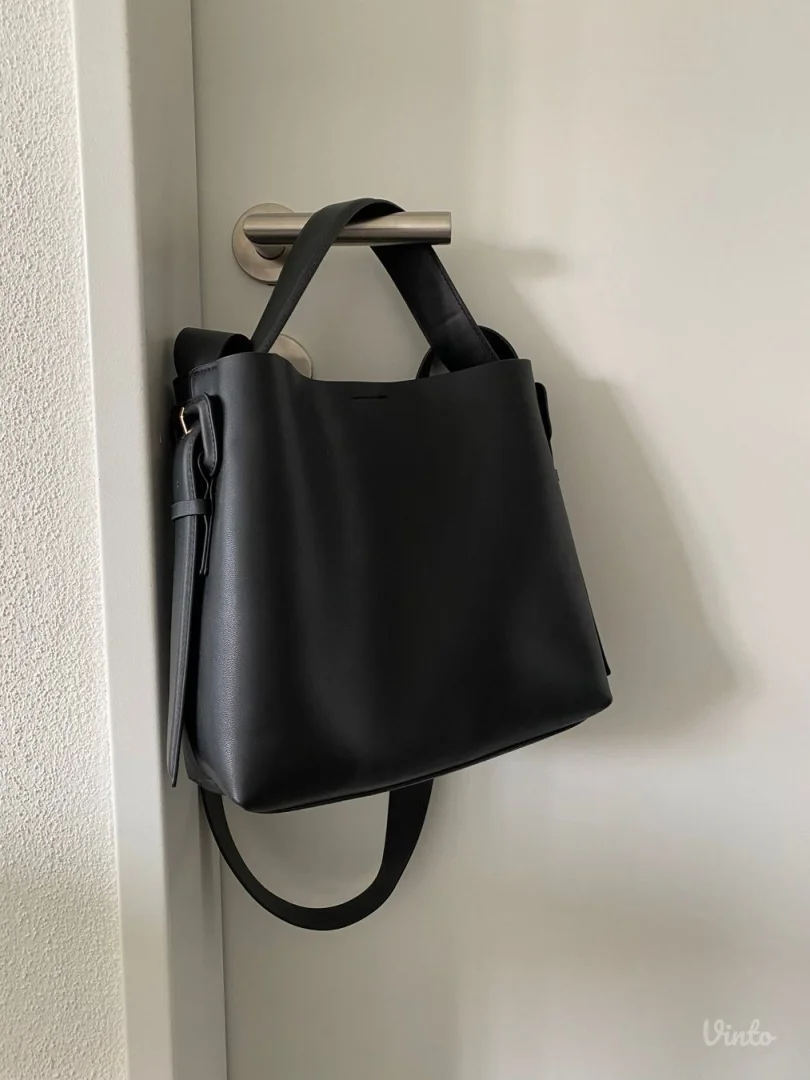 H&M minimalistička crossbody tašna
