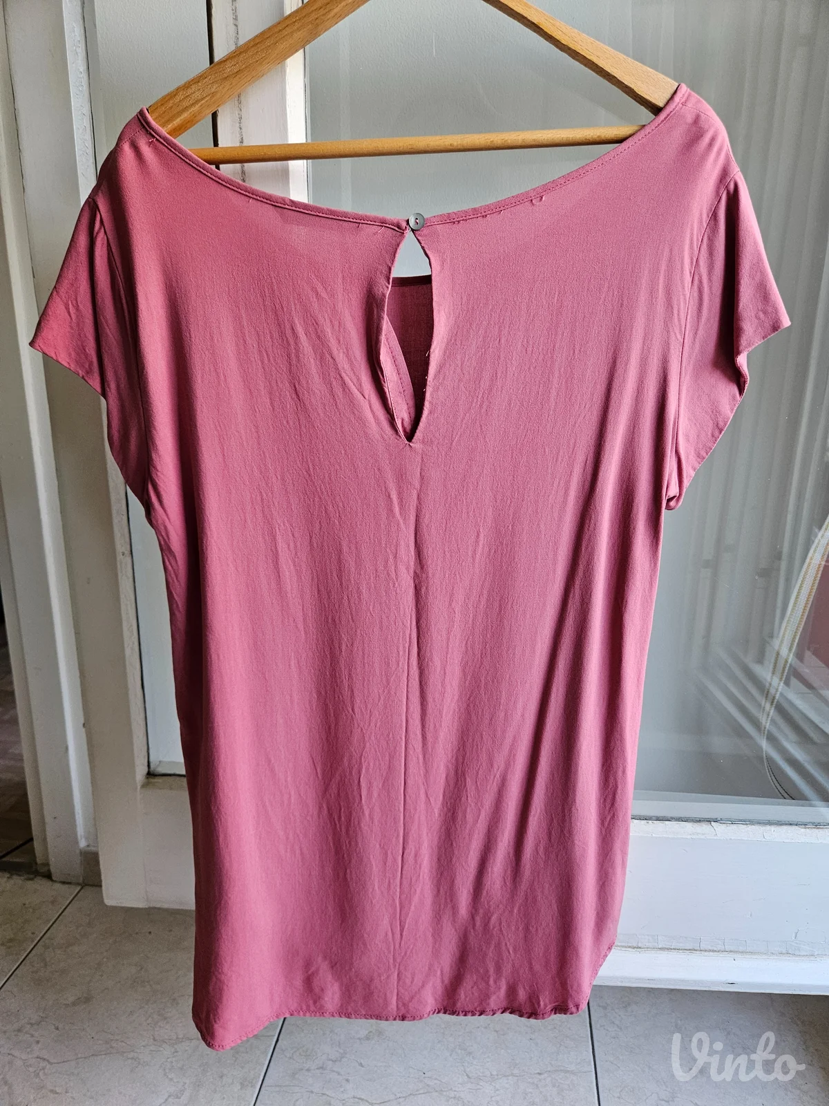 Roze majica NOVO