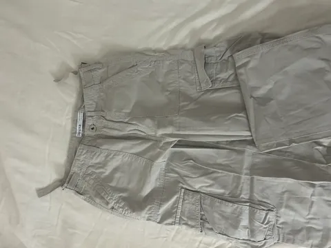 Bershka-bež kargo pantalone