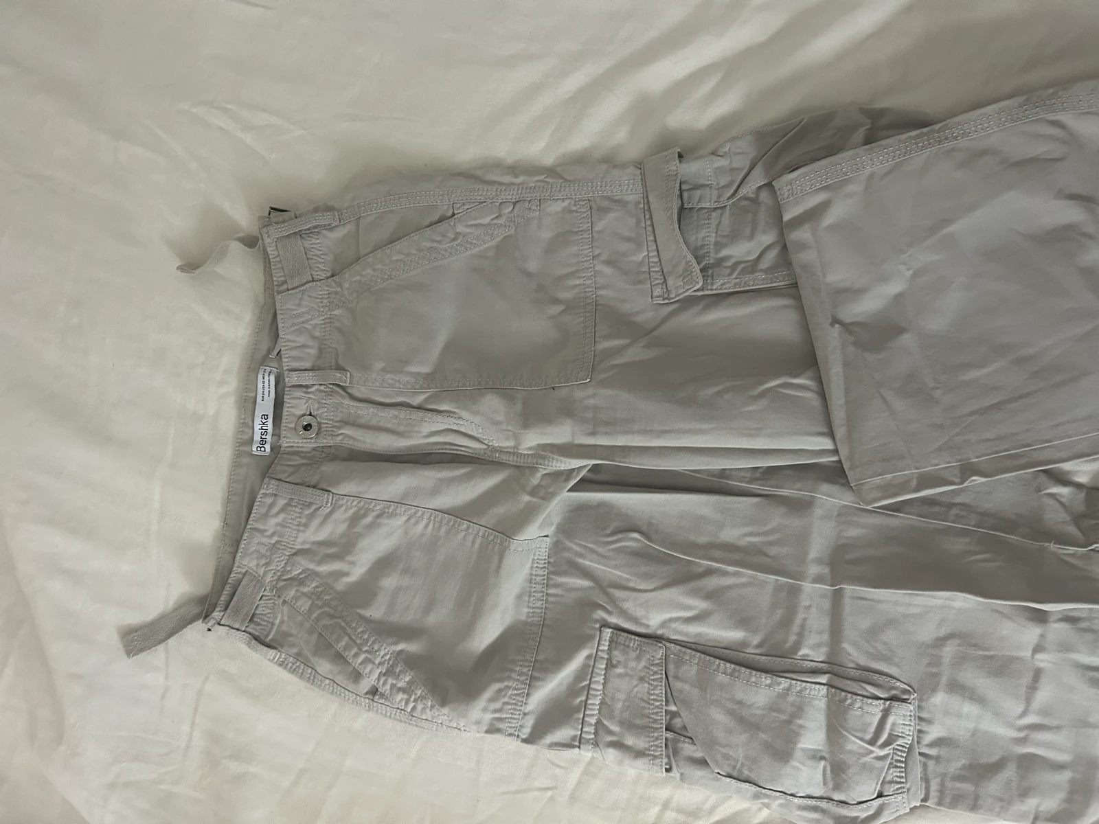 Bershka-bež kargo pantalone