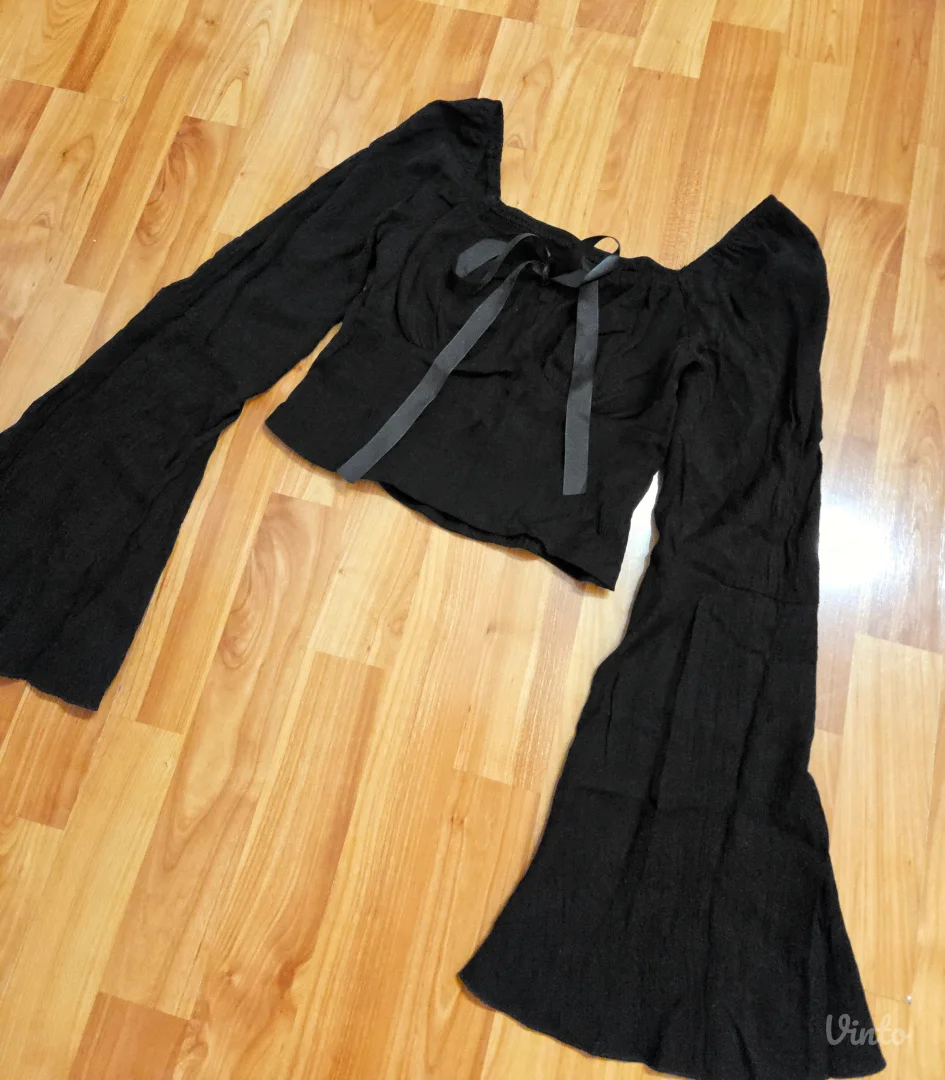 Gothic crop top sa zvonastim rukavima