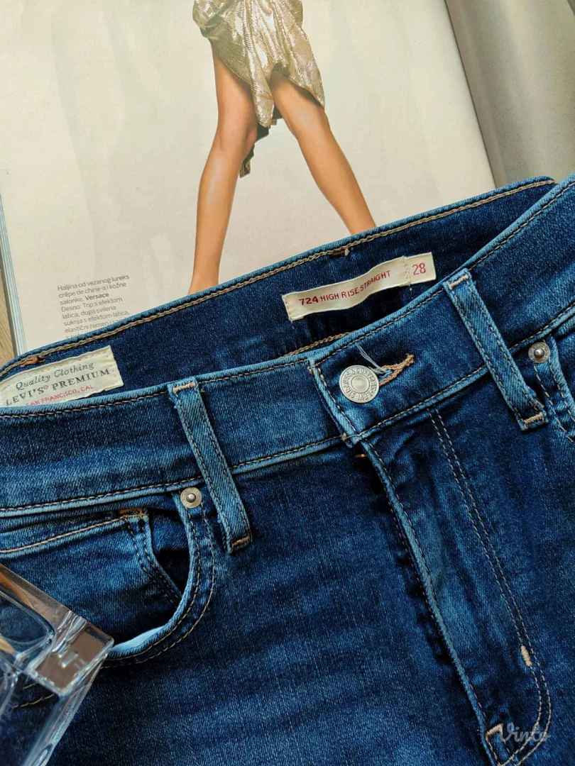 Levis 724 high rise straight, vel 28