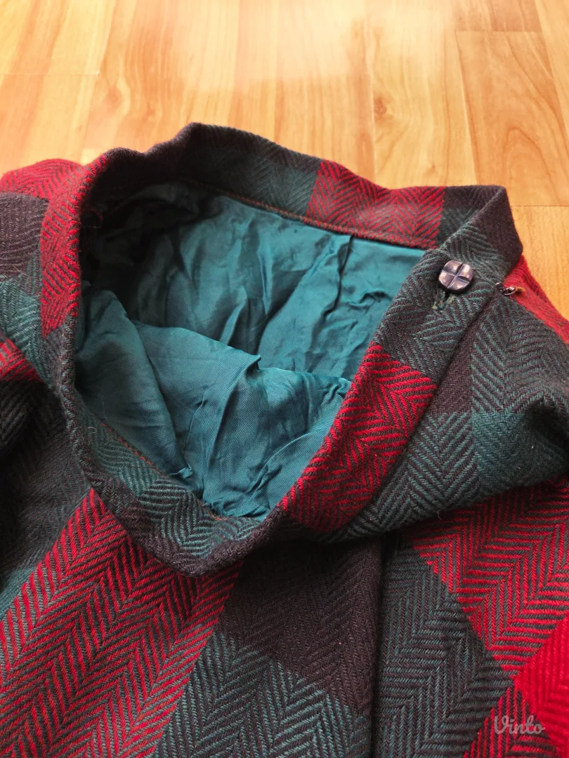 Vunena karirana suknja, pun krug