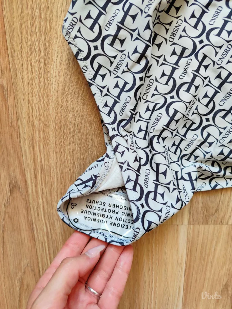 Old money jednodelni kupaći