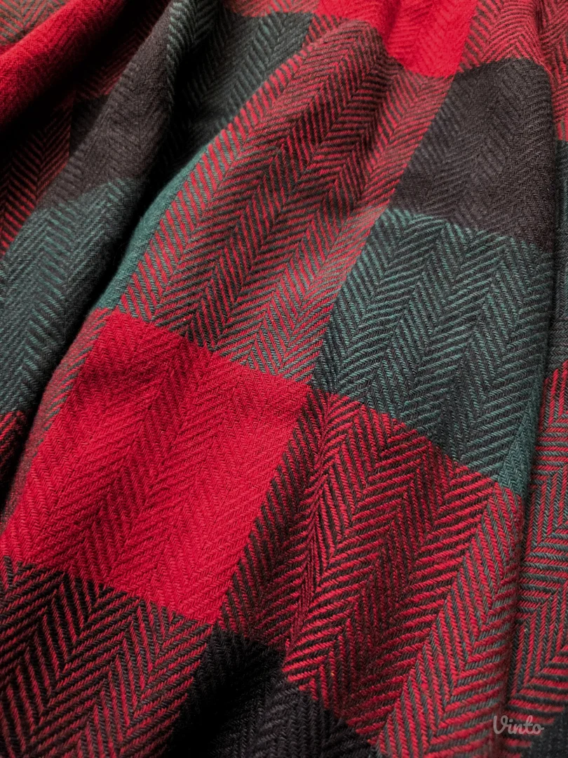 Vunena karirana suknja, pun krug