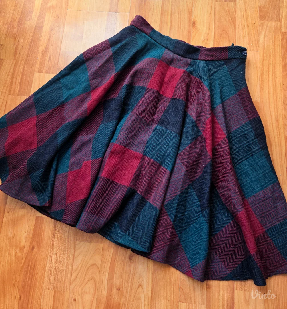 Vunena karirana suknja, pun krug