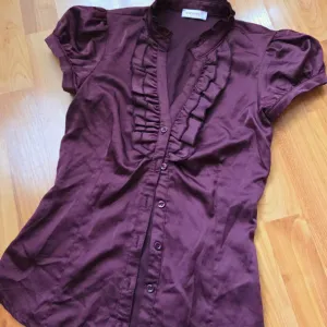 Saten y2k vamp košuljica boje šljive